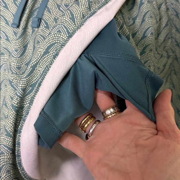 Patagonia Fleetwith Skort in Teal Print size XS - Picture 5 of 16